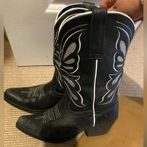 Black cowgirl boots